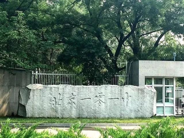 北京市101中學(xué)-英語四六級考試電腦桌-升降屏風(fēng)電腦桌-語音教室標(biāo)準(zhǔn)化卡座