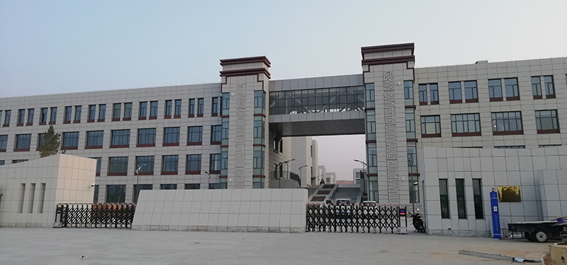 鄂爾多斯市蒙古族學(xué)校電教室電腦桌，安裝升降屏風(fēng)桌