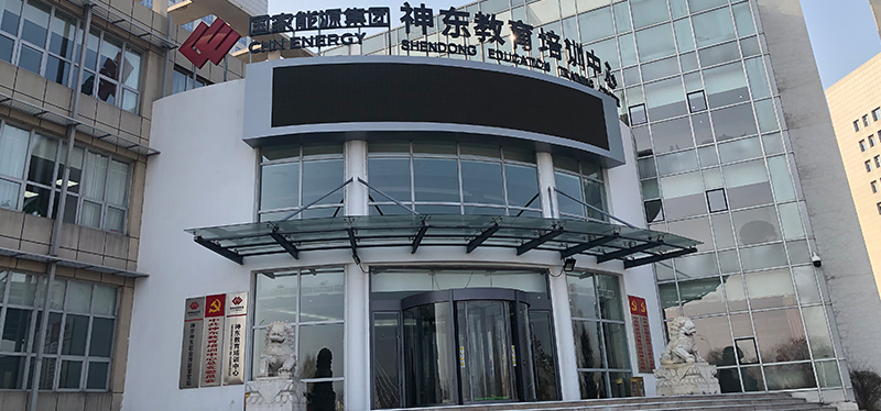 陜西榆林神東教培中心安裝升降屏風(fēng)電腦桌，實(shí)現(xiàn)一室多用
